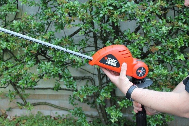 BLACK+DECKER AkkuHeckenschere GTC1843L20 im Test