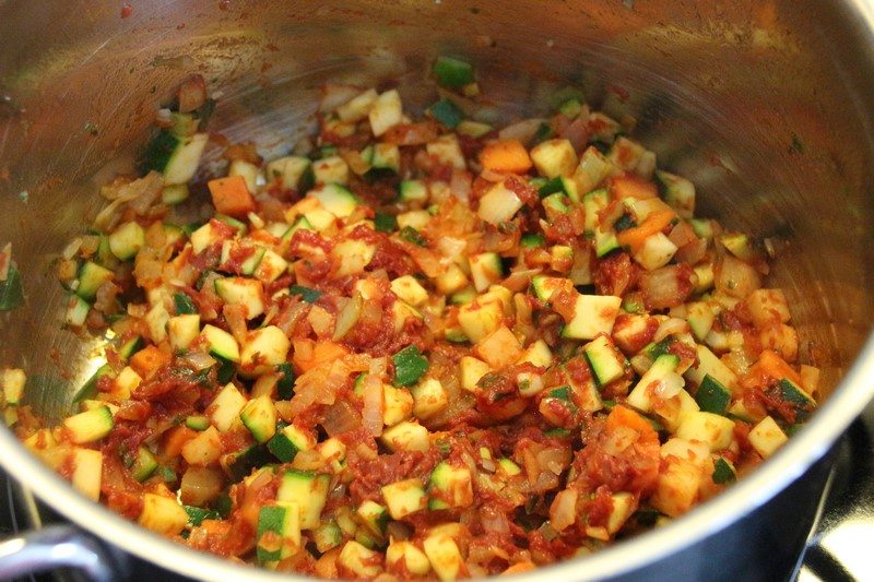 Rezept: Makkaroni-Schinken-Auflauf auf Tomaten-Zucchini-Sauce