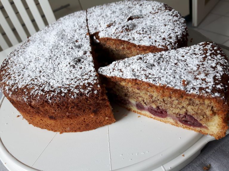 Rezept: Kirsch-Haselnuss-Kuchen