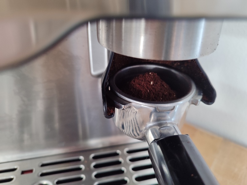 GASTROBACK DESIGN ESPRESSO BARISTA TOUCH Siebträgermaschine im Test - Kaffee wie vom Profi-Barista